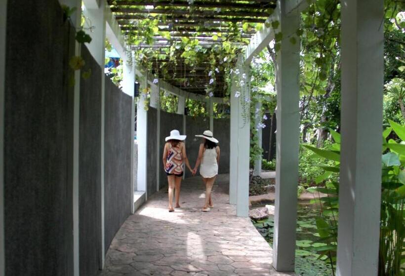 هتل Deva Beach Resort Samui