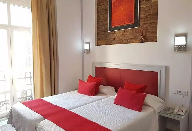 هتل Y Apartamentos Doña Lola