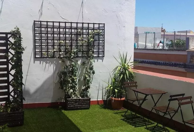 هتل Y Apartamentos Doña Lola