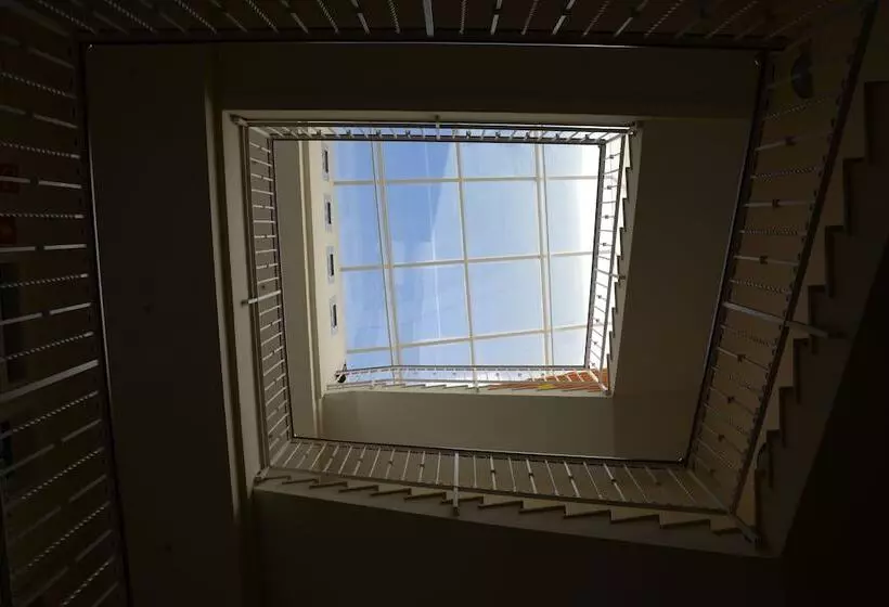 هتل Y Apartamentos Doña Lola