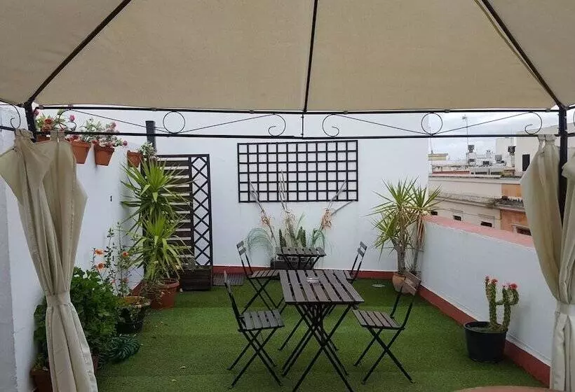 هتل Y Apartamentos Doña Lola