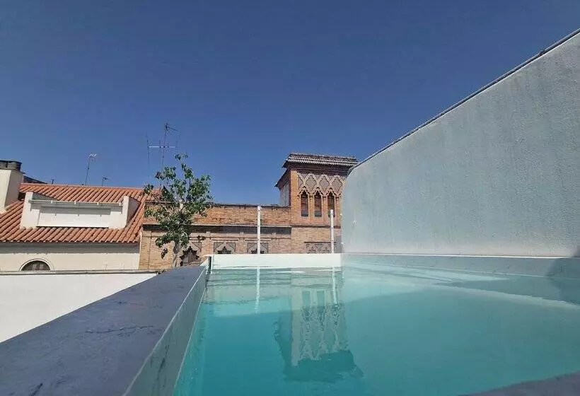 هتل Y Apartamentos Doña Lola