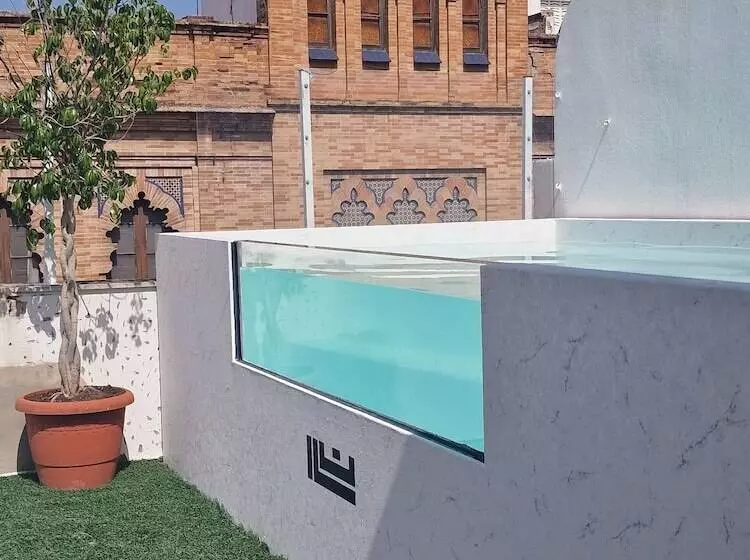 هتل Y Apartamentos Doña Lola