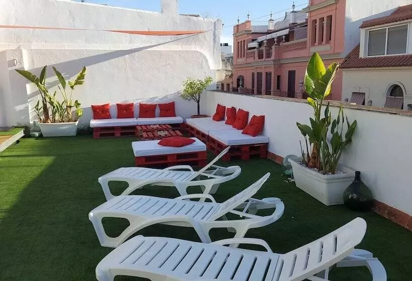 هتل Y Apartamentos Doña Lola