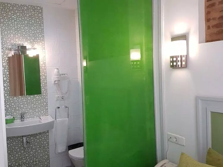 هتل Y Apartamentos Doña Lola