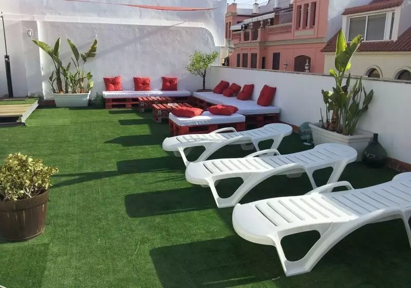 هتل Y Apartamentos Doña Lola