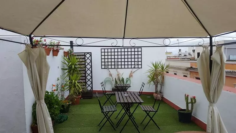 هتل Y Apartamentos Doña Lola