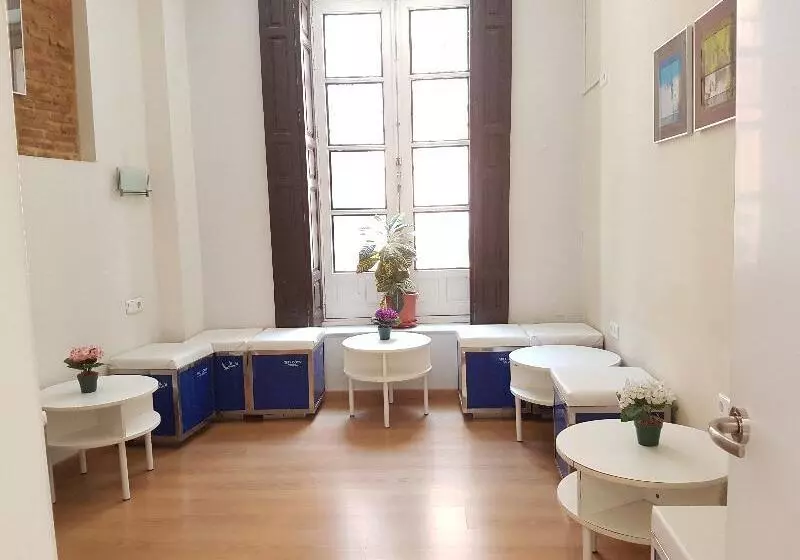 هتل Y Apartamentos Doña Lola