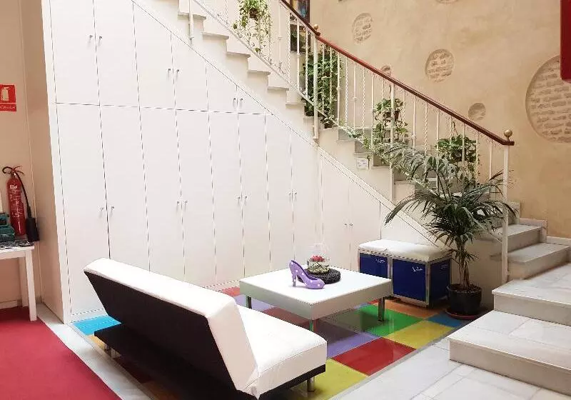 هتل Y Apartamentos Doña Lola