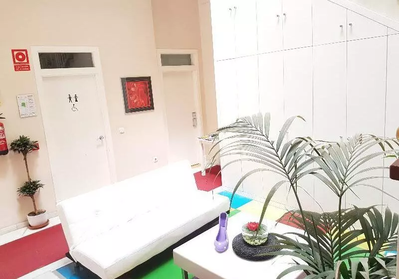 هتل Y Apartamentos Doña Lola