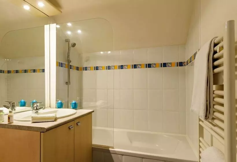 هتل Lagrange Vacances Les Roches Douvres