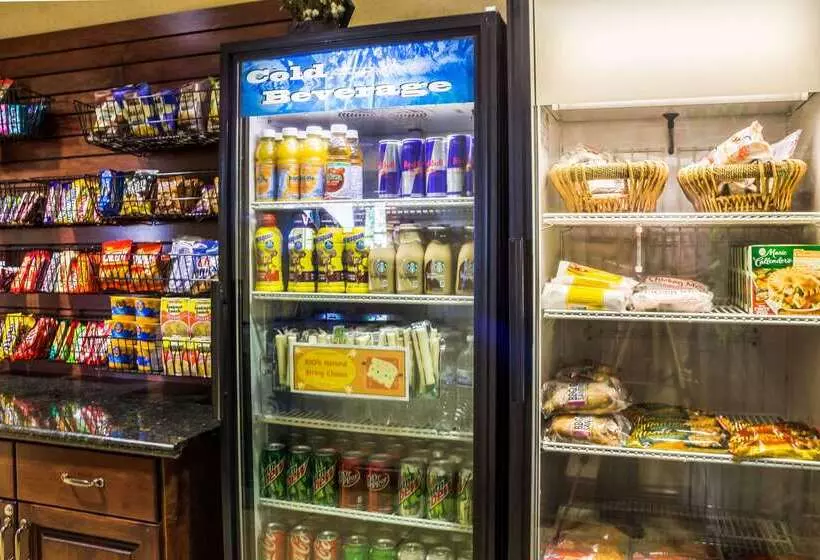 هتل Quality Inn & Suites Airport North