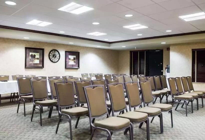 هتل Quality Inn & Suites Airport North