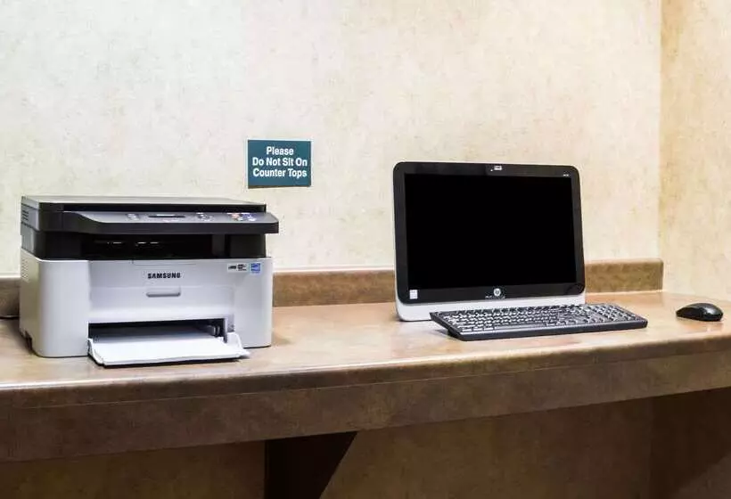 هتل Quality Inn & Suites Airport North