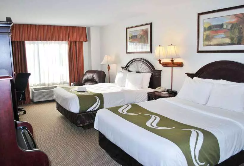 هتل Quality Inn & Suites Airport North