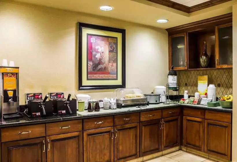 هتل Quality Inn & Suites Airport North