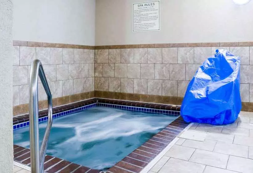 هتل Quality Inn & Suites Airport North