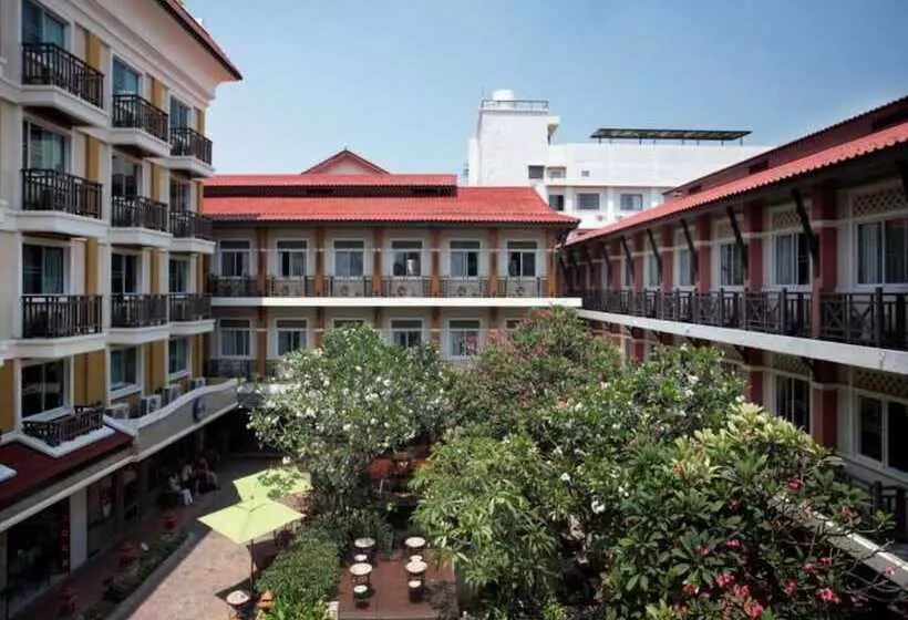 هتل Rambuttri Village Plaza