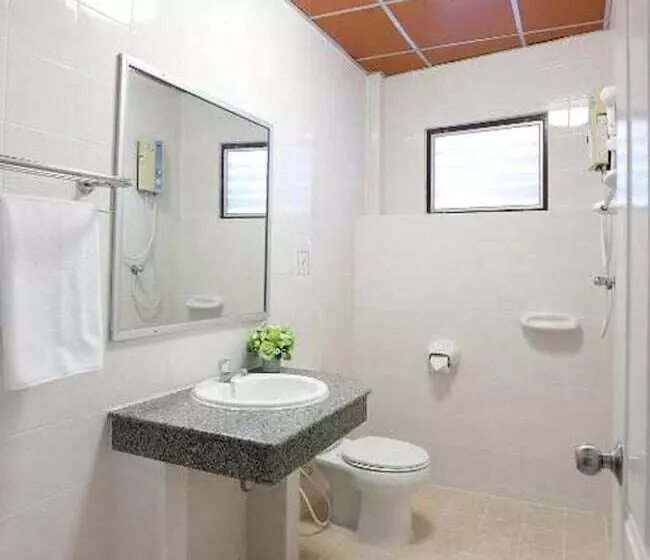 هتل Rambuttri Village Plaza