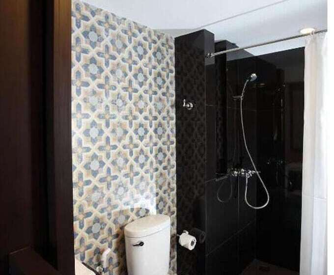 هتل Rambuttri Village Plaza