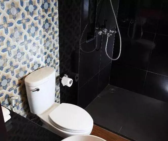 هتل Rambuttri Village Plaza