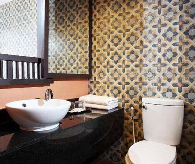 هتل Rambuttri Village Plaza