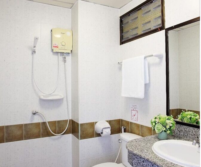 هتل Rambuttri Village Plaza