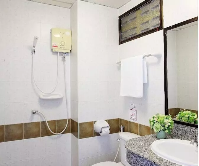 هتل Rambuttri Village Plaza