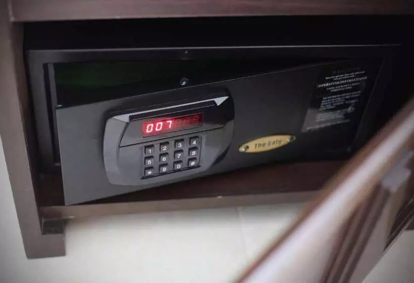 هتل Rambuttri Village Plaza