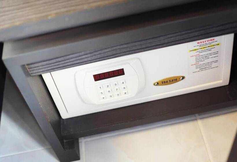 هتل Rambuttri Village Plaza