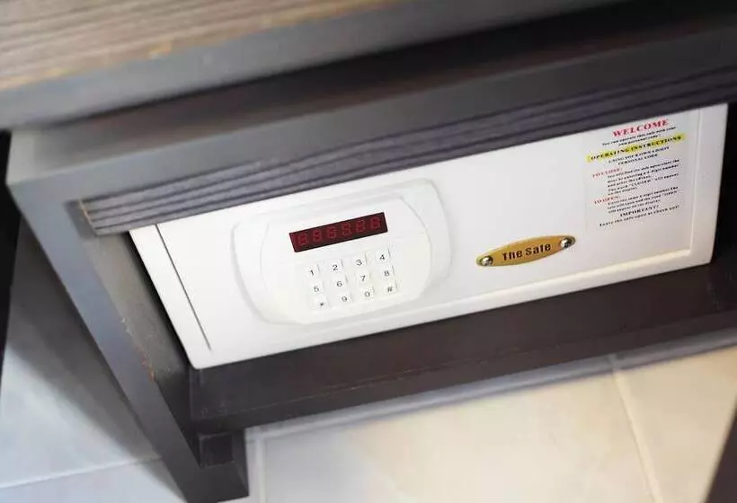 هتل Rambuttri Village Plaza