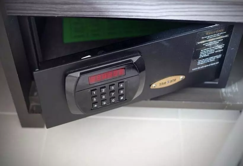 هتل Rambuttri Village Plaza