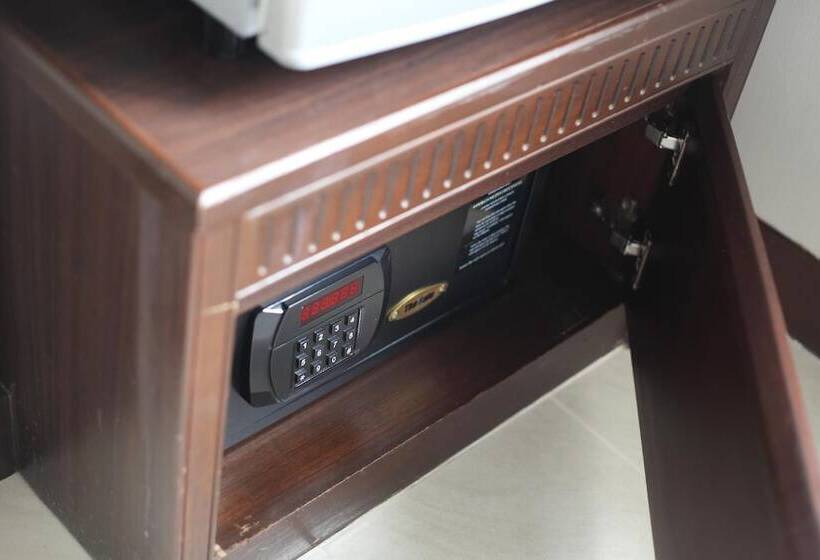 هتل Rambuttri Village Plaza