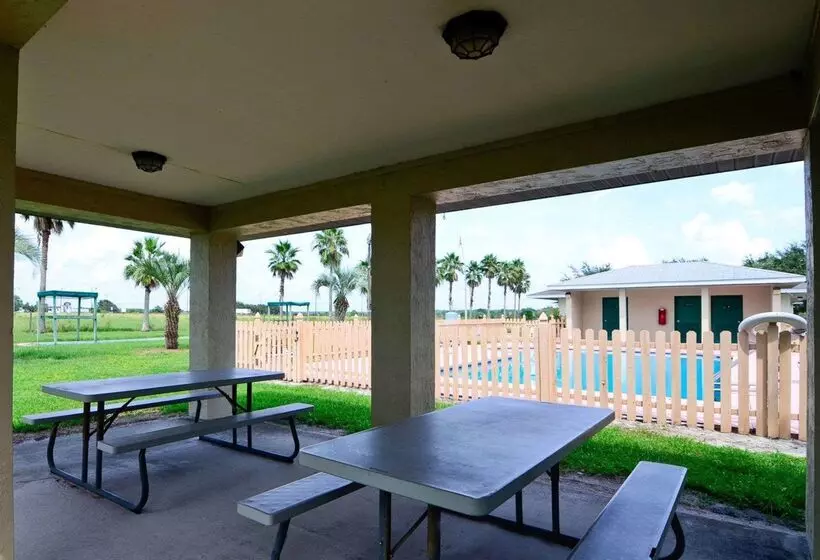 Szálloda Rodeway Inn & Suites