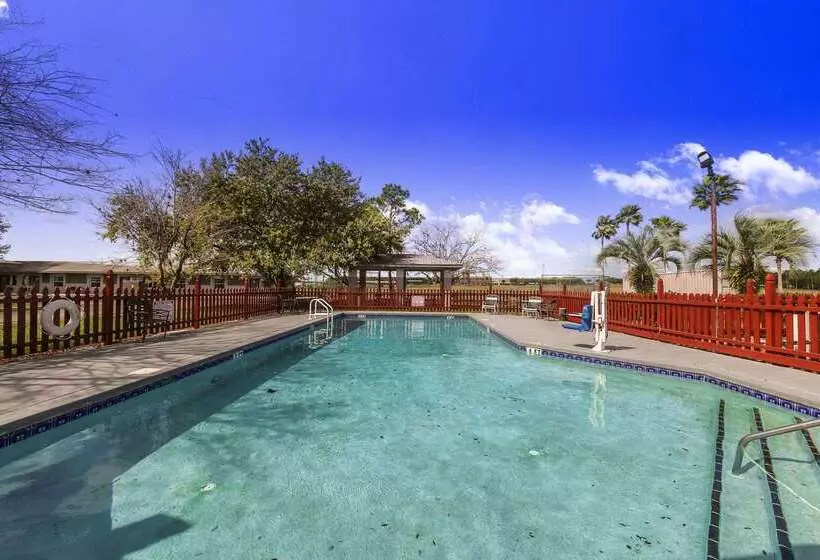 Szálloda Rodeway Inn & Suites