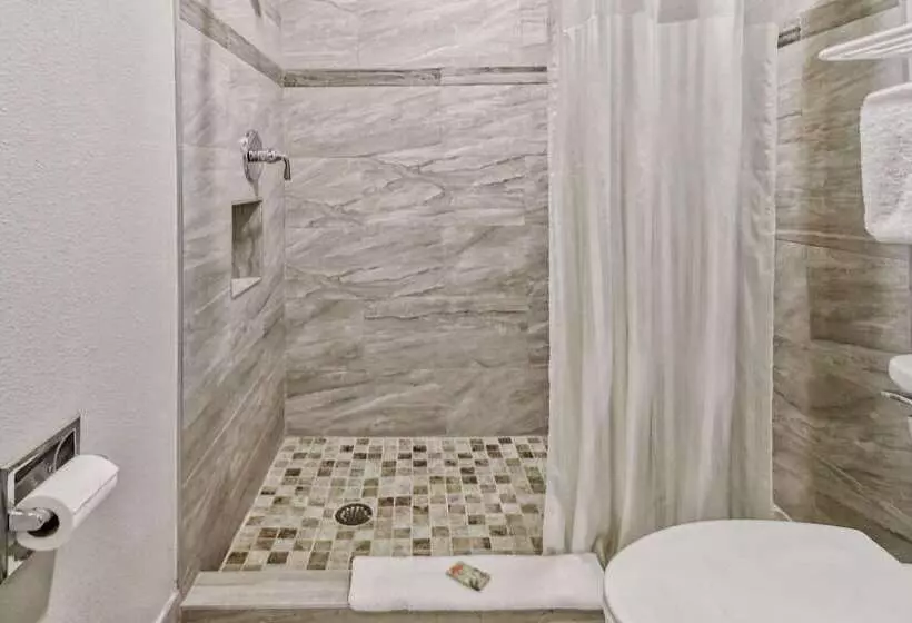 Szálloda Rodeway Inn & Suites