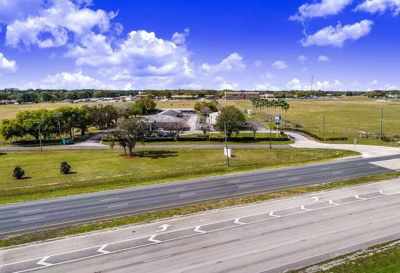 Szálloda Rodeway Inn & Suites