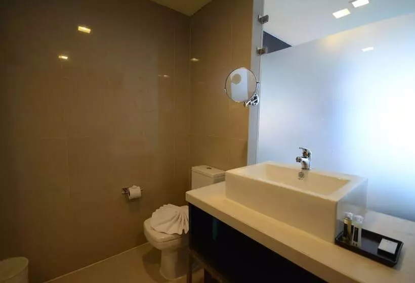 هتل Solace At Srinakarin