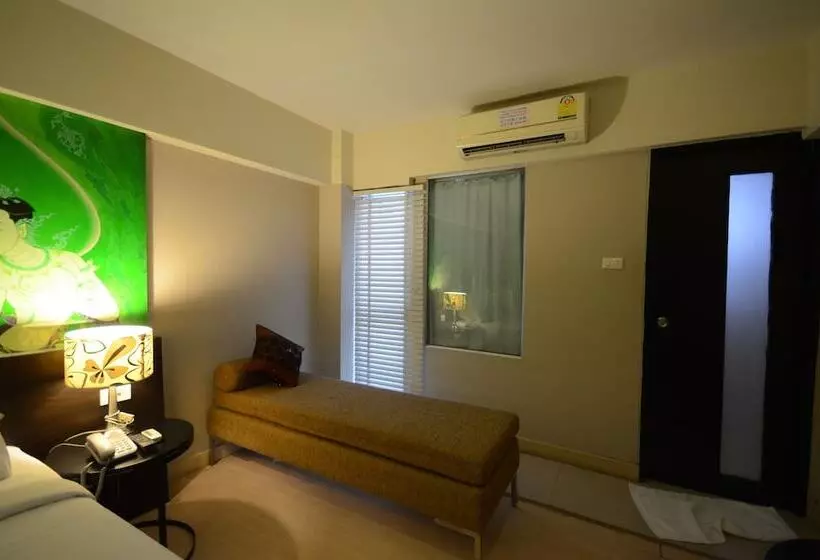 هتل Solace At Srinakarin