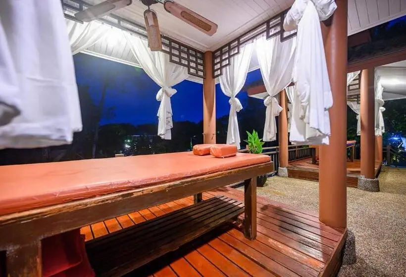 Hotelli Thai Modern Resort & Spa Newly Renovated