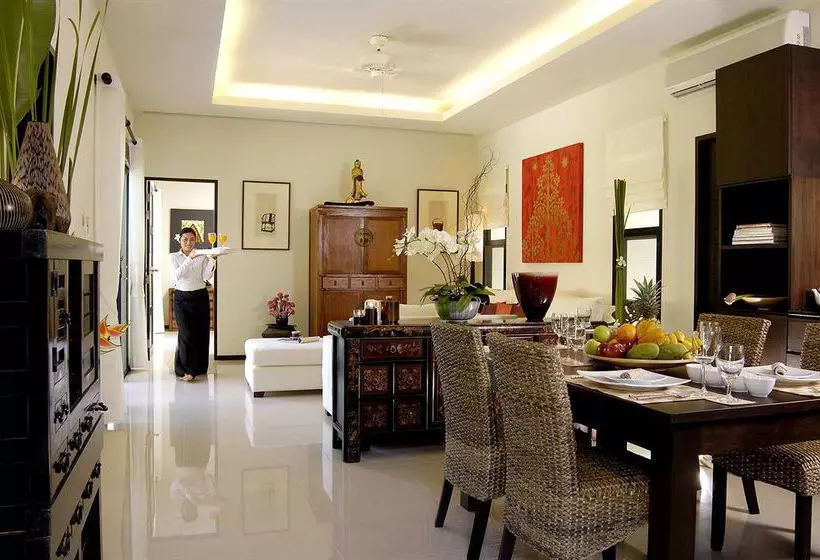 ホテル Two Villas Holiday Oriental Style Nai Harn Beach