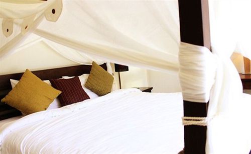 酒店 Two Villas Holiday Oriental Style Nai Harn Beach