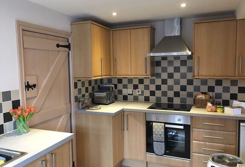 Cosy Lincs Wolds Cottage In Picturesque Tealby