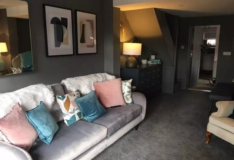 Cosy Lincs Wolds Cottage In Picturesque Tealby