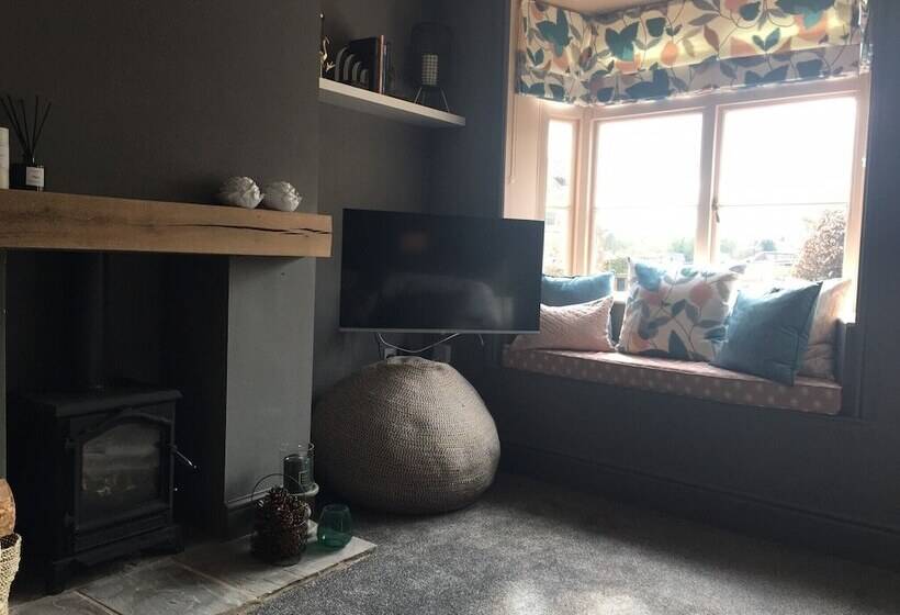 Cosy Lincs Wolds Cottage In Picturesque Tealby