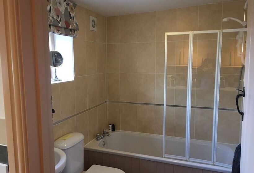 Cosy Lincs Wolds Cottage In Picturesque Tealby