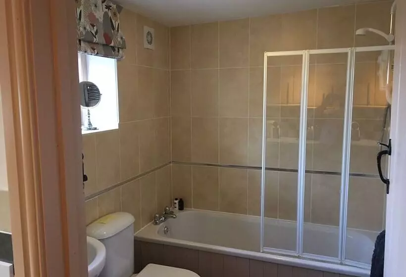 Cosy Lincs Wolds Cottage In Picturesque Tealby