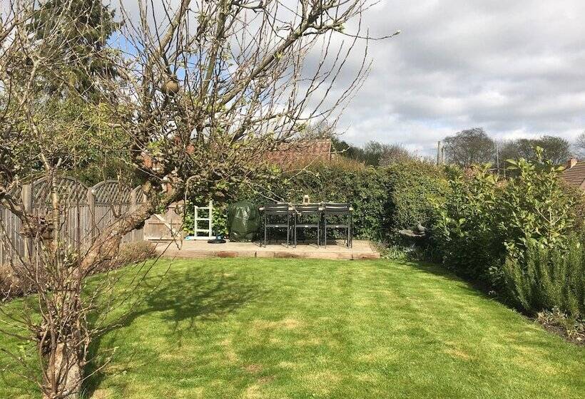 Cosy Lincs Wolds Cottage In Picturesque Tealby