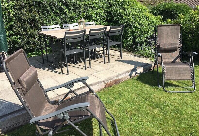 Cosy Lincs Wolds Cottage In Picturesque Tealby