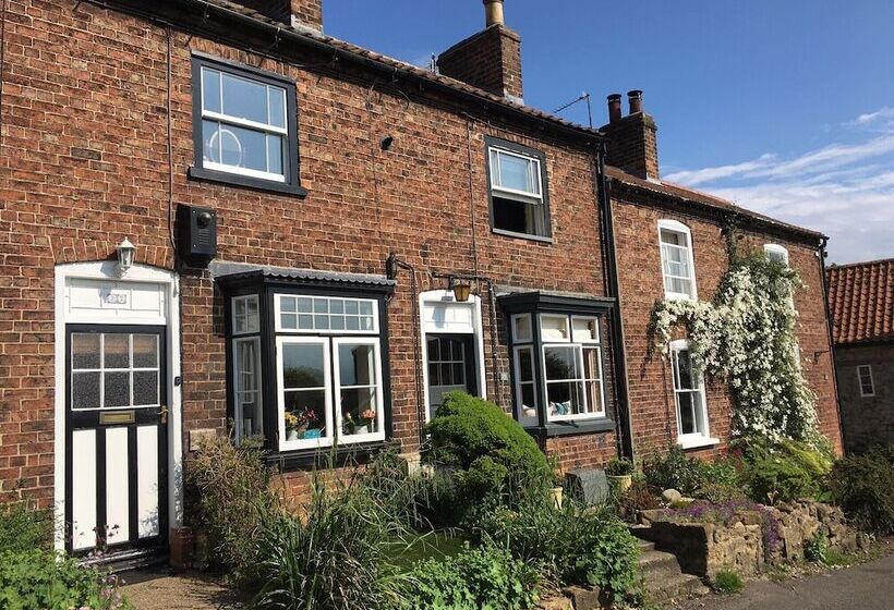 Cosy Lincs Wolds Cottage In Picturesque Tealby